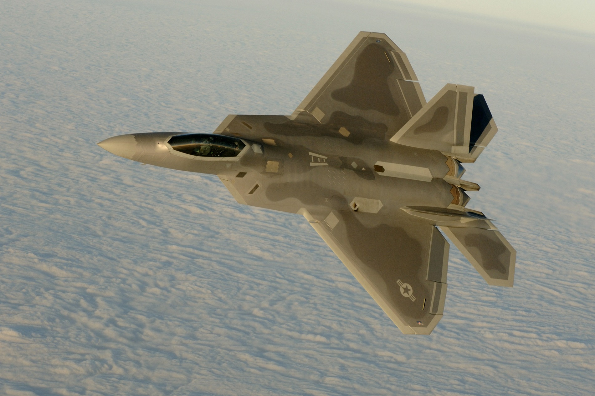 the-f-22-raptor-might-be-the-deadliest-fighter-plane-on-earth-there-s